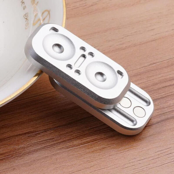 Mini haut-parleur en métal pour ordinateur portable, design compact et élégant, idéal pour une utilisation portable et une qualité sonore améliorée.