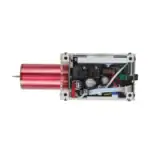 Pompe à vide de laboratoire avec composants électroniques visibles, idéale pour applications scientifiques et expérimentations.