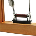 Modèle de filtre à bobine de Leyde avec bobine en cuivre, plume et supports en bois, idéal pour décoration scientifique ou collection.