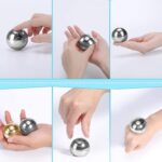 Image de plusieurs pépites en acier inoxydable de différentes tailles, montrant leur surface brillante et leur texture lisse, utilisées comme objets de décoration ou pour des expériences scientifiques.