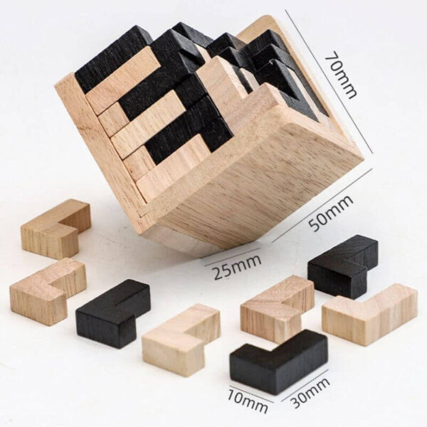 Puzzle en bois avec pièces de différentes tailles et couleurs, idéal pour stimuler l'esprit et la concentration.
