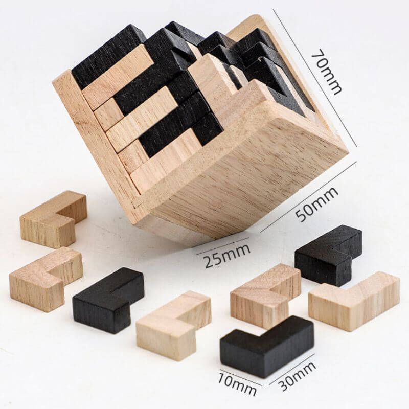 Puzzle en bois avec pièces de différentes tailles et couleurs, idéal pour stimuler l'esprit et la concentration.