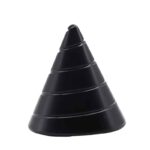 Pyramide de stockage en plastique noir, idéale pour organiser et ranger divers petits objets ou fournitures de laboratoire. Design compact et pratique pour un usage scientifique ou décoratif.