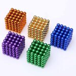 Cube magnétique en acier coloré, décoration scientifique, idéal pour la décoration de bureau ou comme objet de collection.
