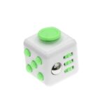 Cube de jeu éducatif avec boutons et interrupteurs verts, idéal pour stimuler la curiosité scientifique des enfants.