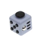 Cube à dés robot avec ports USB et boutons, décoration scientifique originale.