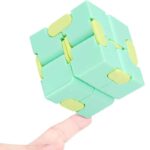 Puzzle scientifique en mousse verte avec pièces jaunes, idéal pour stimuler la curiosité et l'apprentissage chez les jeunes enfants.
