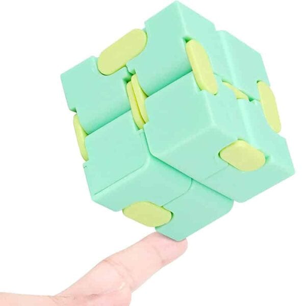 Puzzle scientifique en mousse verte avec pièces jaunes, idéal pour stimuler la curiosité et l'apprentissage chez les jeunes enfants.