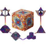 Ensemble de cubes colorés et d'étoiles en décoration scientifique, avec un motif psychédélique vibrant et des formes géométriques, parfait pour une décoration originale.