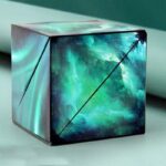 Cube décoratif lumineux avec effets de lumière et de nuages, idéal pour la décoration scientifique ou moderne.