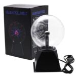 Vase Plasma Light avec sphère en verre et base noire, éclairage LED pour décoration scientifique et ambiance moderne.