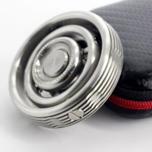 Porte-rouleau de ruban adhésif en métal pour applications scientifiques, avec étui de protection noir et rouge. Idéal pour laboratoire ou décoration scientifique.