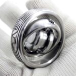 Presse-étoupe métallique robuste pour connexions sécurisées dans l'industrie, avec design précis et finition en acier inoxydable.