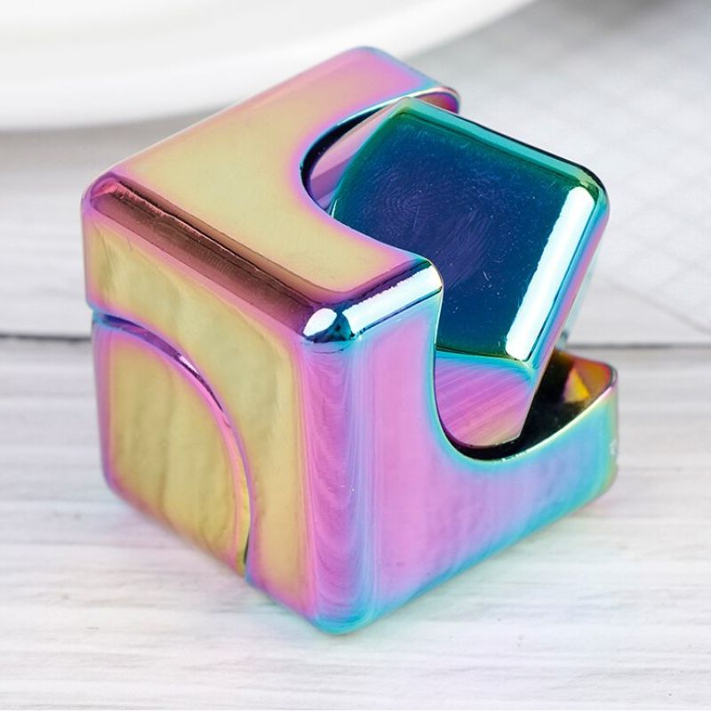 Geräuschloser Würfel-Fidget gratis à partir de 70 CHF