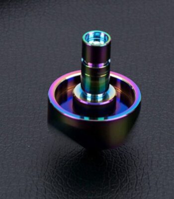 Porte-oculaire d'astronomie en métal irisé avec finition colorée, idéal pour télescopes et accessoires d'observation astronomique.