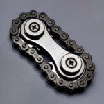 Chaîne de vélo en métal avec dérailleur, vue rapprochée, pour accessoires de science et mécanique.