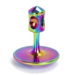Pointe de piercing en acier avec finition irisée, design futuriste et coloré, idéale pour accessoires de mode et décoration scientifique.