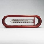 Balancier de pendule scientifique avec tube de Rutherford.