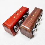 Pupitre de contrôle en bois avec boutons lumineux, idéal pour la décoration scientifique ou comme objet de collection. Fabriqué en bois de haute qualité, il combine esthétique et fonctionnalité.
