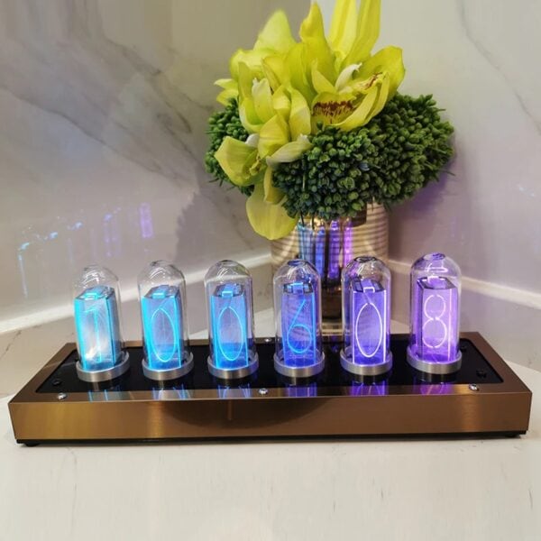 Nixie Tube Horloge LED avec tubes lumineux colorés.