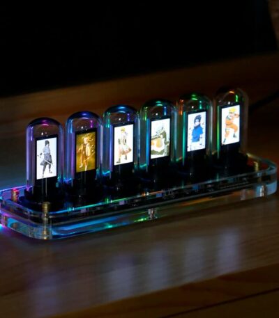 Vitrine de tubes Nixie avec illustrations animées et rétro, illuminant un support en acrylique transparent dans une ambiance sombre. Parfait pour décoration scientifique ou vintage.