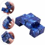 Puzzles cosmos en 3D, modèle de l'univers avec des pièces à assembler, illustrant la galaxie et les étoiles.