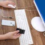 Accessoire scientifique innovant avec clavier et souris pour bureau.