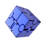 Cube en métal bleu brillant avec pièces mobiles, design moderne et scientifique, parfait pour la décoration ou comme objet de collection scientifique.