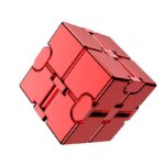 Cube Rubik's 3D rouge, puzzle mécanique pour stimuler l'esprit, idéal pour les amateurs de jeux de réflexion et de décoration scientifique.