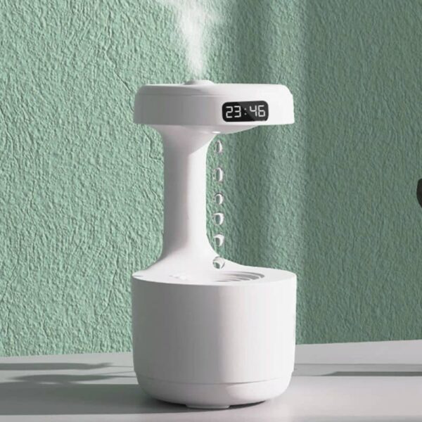 Haut-parleur Bluetooth design en forme de lampe de chevet, blanc, avec affichage numérique, idéal pour la décoration intérieure moderne et la diffusion musicale.