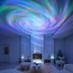 Vue d'un salon contemporain avec un plafond illuminé par des projections de lumières colorées en spirale, créant une ambiance féerique et relaxante.
