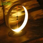 Lampe scientifique avec cadran lumineux, éléments métalliques et design moderne, idéale pour la décoration intérieure inspirée de la science.