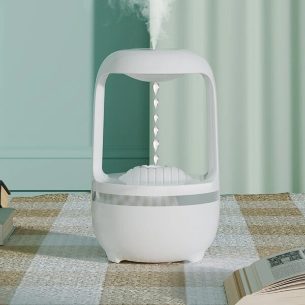 Vaporisateur d'huiles essentielles en forme de nuage blanc, diffusant de la vapeur aromatique dans une pièce, idéal pour la relaxation et le bien-être.