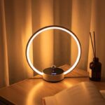 Lampe de décoration moderne avec cercle lumineux LED, idéale pour créer une ambiance chaleureuse et contemporaine dans votre intérieur.