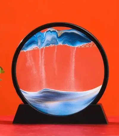 Vase en verre rond avec décor scientifique coloré, représentant des motifs de laboratoire et de science, idéal pour la décoration intérieure ou comme objet de collection scientifique.