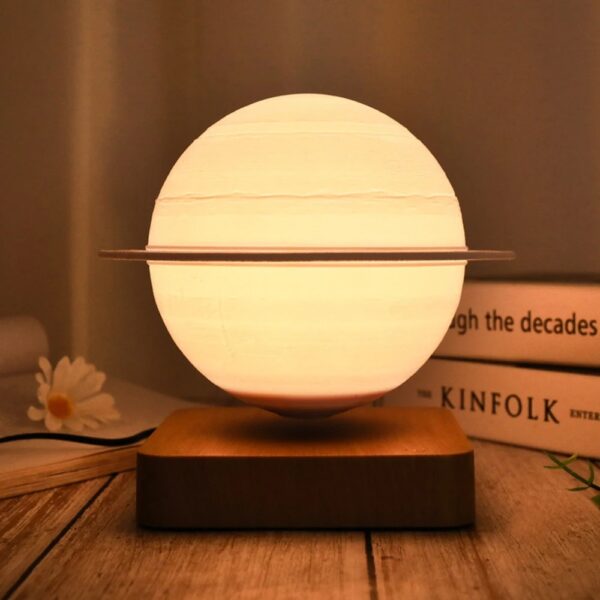 Lampe de décoration inspirée de l'astronomie, idéale pour un intérieur moderne ou un espace dédié à la science.
