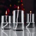 Bougies flottantes en verre avec flammes allumées, parfaites pour décoration intérieure ou extérieure lors d'événements festifs ou pour créer une ambiance chaleureuse.