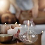 Bougies décoratives en verre et cire naturelle, ambiance chaleureuse et apaisante, parfaites pour la décoration intérieure ou pour créer une atmosphère relaxante.