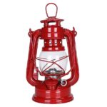 Lampe de camping rétro rouge, idéale pour les activités en plein air ou la décoration d'intérieur thématique.