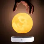 Lampe de nuit en forme de lune, douce lumière pour décoration intérieure et ambiance relaxante. Idéal pour une chambre ou un espace de détente.