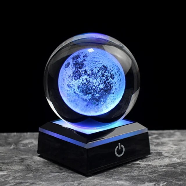 Lampe décorative en forme de lune avec éclairage bleu, idéale pour une décoration scientifique ou cosmique, apportant une ambiance mystérieuse et moderne à votre intérieur.