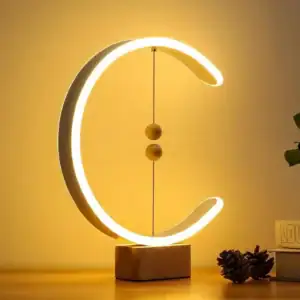 Lampe décorative en forme de croissant avec éclairage LED chaud, idéale pour une ambiance cosy et moderne.