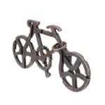 Vélo en métal, modèle mécanique, utilisé comme objet de décoration scientifique ou industriel. Parfait pour les amateurs de design industriel et de pièces mécaniques vintage.