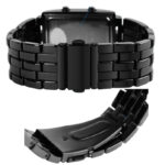 Montre connectée en acier noir avec écran numérique et bracelet en métal, élégante et moderne, idéale pour un style sophistiqué.