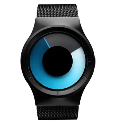 Montre connectée moderne avec cadran circulaire et bracelet en tissu noir, affichant une interface innovante et épurée pour un style futuriste.