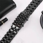 Bracelet de montre en acier noir élégant et moderne.