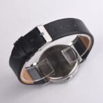 Montre homme élégante avec bracelet en cuir noir et boîtier en acier inoxydable.