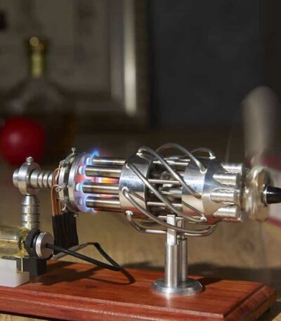 Modèle de réacteur scientifique avec tubes en verre et composants métalliques, illustrant une expérience de laboratoire en physique ou chimie.