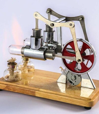 Modèle réduit de moteur à vapeur en bois et métal avec engrenages et cylindre, posé sur une base en bois, illustrant une expérience scientifique vintage.