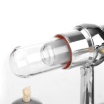 Pipette en verre pour expériences scientifiques, utilisée dans les laboratoires pour transférer des liquides avec précision.